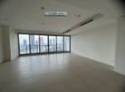 ขาย คอนโด Unfurnished 3 bedrooms and 1 maidroom The River Condominium 186.76 ตรม.